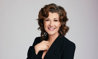 Amy Grant Bringing Christmas Spirit To Nashville