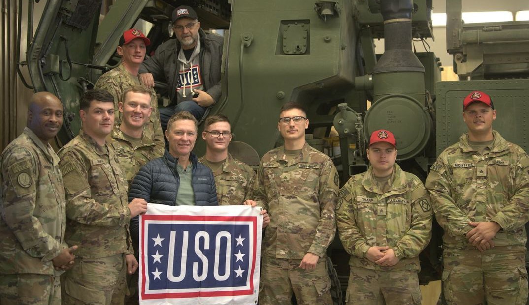 Craig Morgan Gives Back To The Troops 