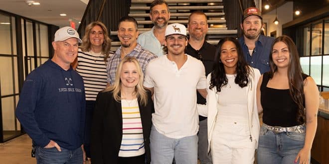 Tucker Wetmore Signs With UMG Nashville