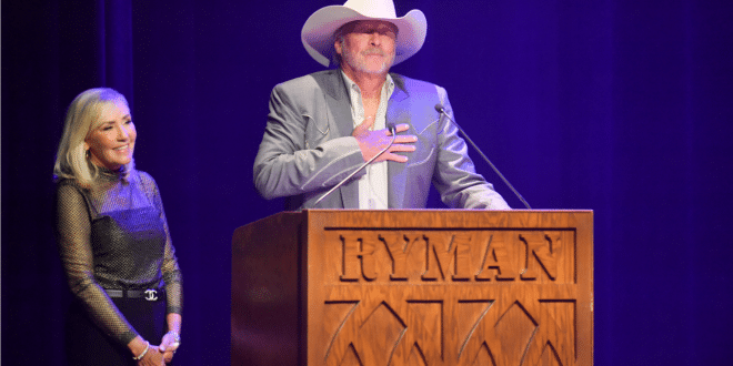 Alan Jackson Recieves Kristofferson Lifetime Achievement Award