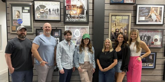 Liz Rose Music Signs Jenna Johnson To Exclusive Deal